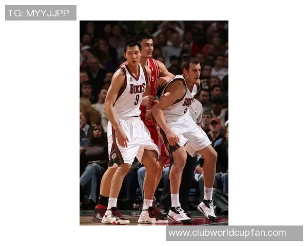 2017年火箭队与雄鹿队精彩对决录像回顾与分析